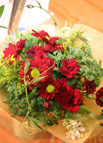 スタンド花　花束　花ギフト　花を贈る　フラワーギフト　誕生日花たかこさん赤
