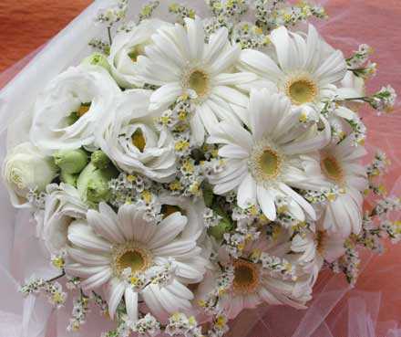 スタンド花　花束　花ギフト　花を贈る　フラワーギフト　誕生日花白ガーベラ