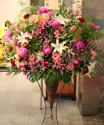 スタンド花　花束　花ギフト　花を贈る　フラワーギフト　誕生日花芍薬スタンド